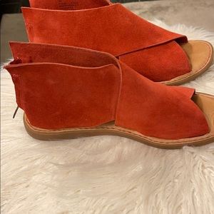 Iwa Criss Cross Banded Suede Sandals